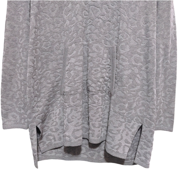 Chico's Silver Gray Leopard Print Pullover Hoodie Top Women's Size 2 - Large - Picture 4 of 9